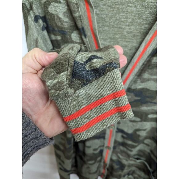 PJ Salvage Womens Cardigan Sweater Camouflage Button Front Pockets Size Medium - Picture 4 of 7